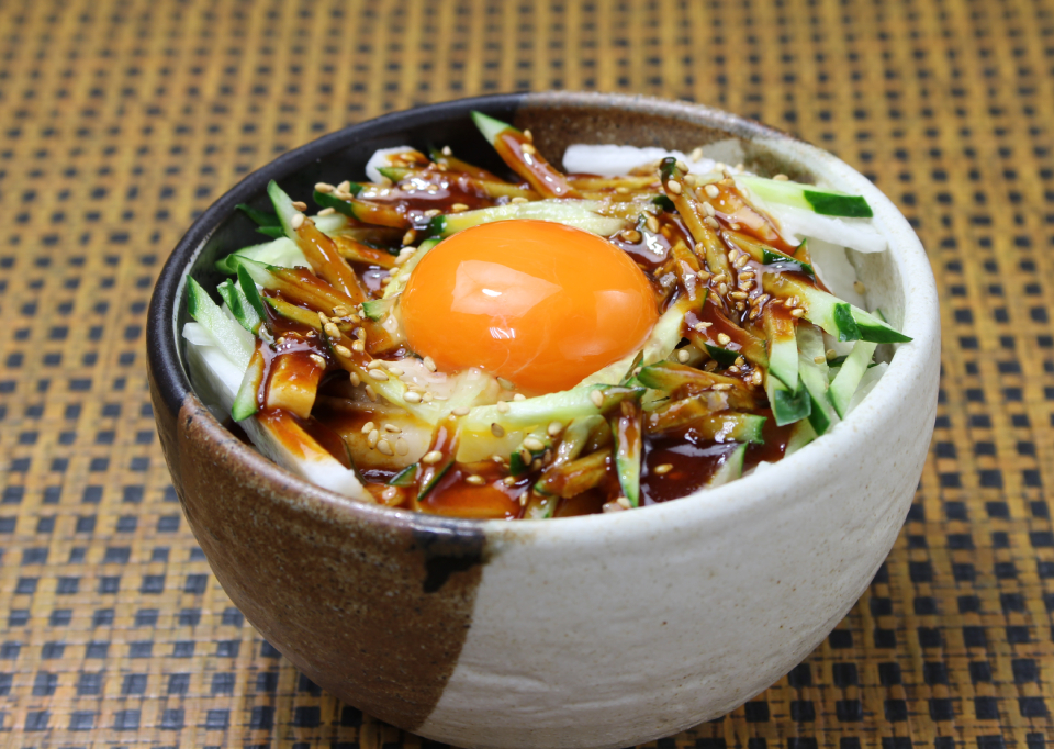 長芋と胡瓜のユッケ丼