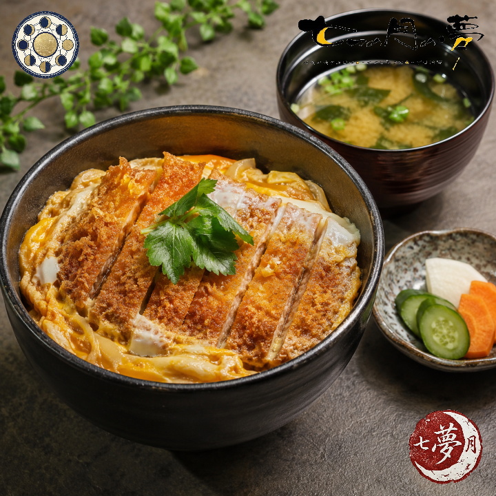 ロースかつ丼 (汁物付き)