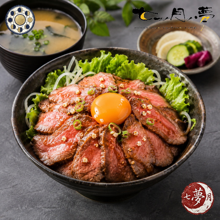 ローストビーフ丼 (汁物付き)